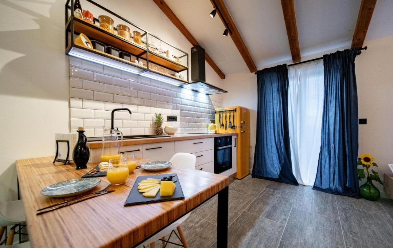 Novouredeni Apartman Marko Mundanije Zewnętrze zdjęcie