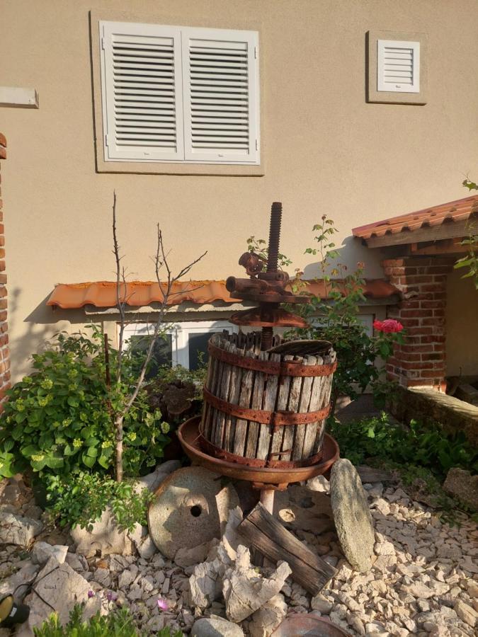 Novouredeni Apartman Marko Mundanije Zewnętrze zdjęcie